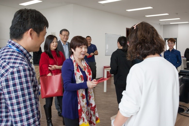 开工直击:奥特迅发放新春开工利是,召开年度优秀员工颁奖及座谈会 开工直击:奥特迅发放新春开工利是,召开年度优秀员工颁奖及座谈会