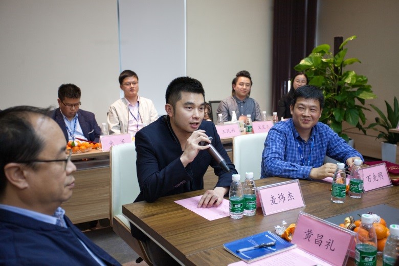 开工直击:奥特迅发放新春开工利是,召开年度优秀员工颁奖及座谈会 开工直击:奥特迅发放新春开工利是,召开年度优秀员工颁奖及座谈会